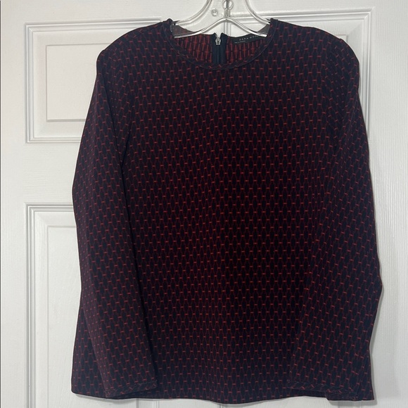 Zara Sweaters - 4/$20 Zara Red and Black Geometric Knit Top